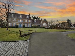 30 Davenport Farm Ln E, Stamford, CT 06903