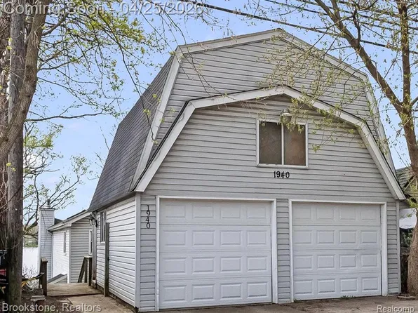 1940 S Ortonville Rd, Ortonville, MI 48462