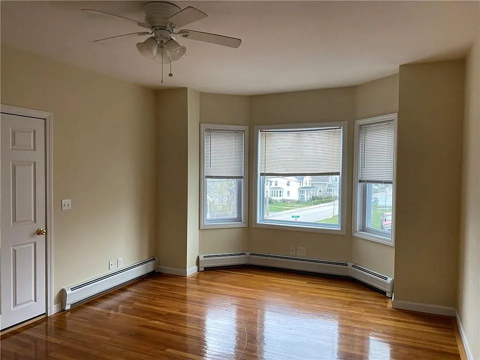 15 Newton Ave #3