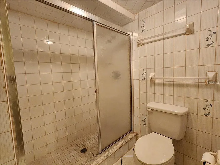 913 Russell Ave — Photo 11