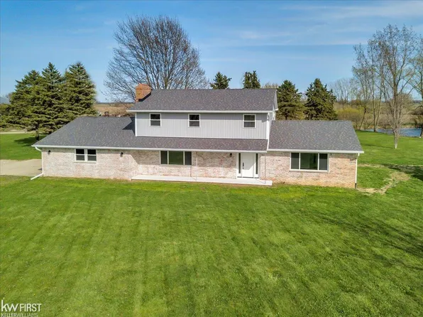 7685 Maple Valley Rd, Brown City, MI 48416
