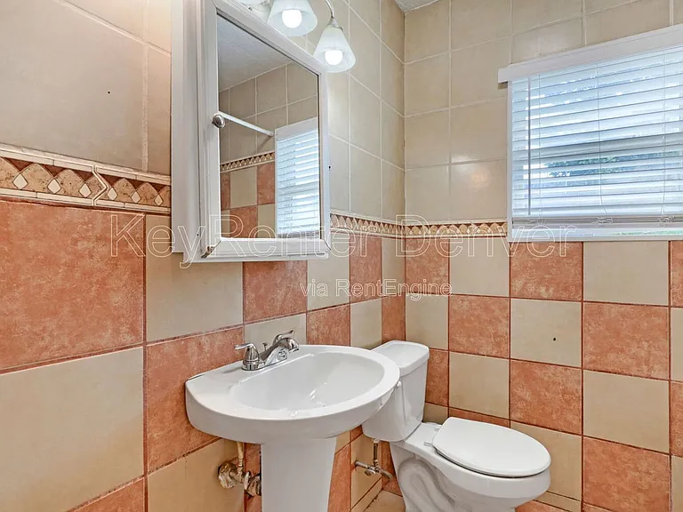 1540 N Zenobia St — Photo 12