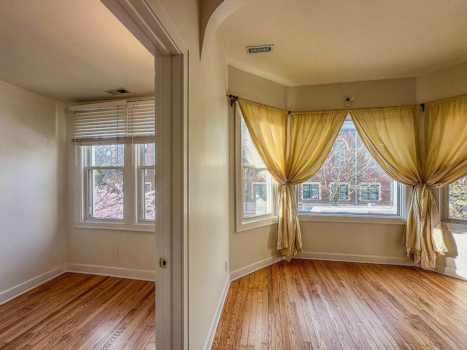 1st image of 1451 W Oakdale Ave #2