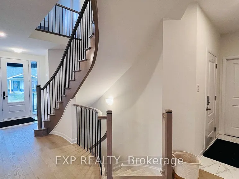 747 Coast Cir — Photo 3