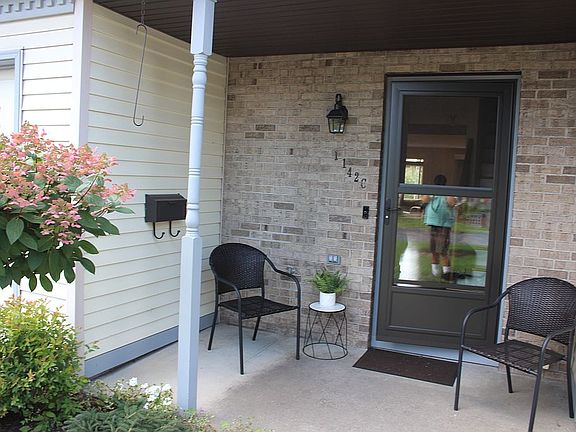 4th image of 1142 The Park APT C