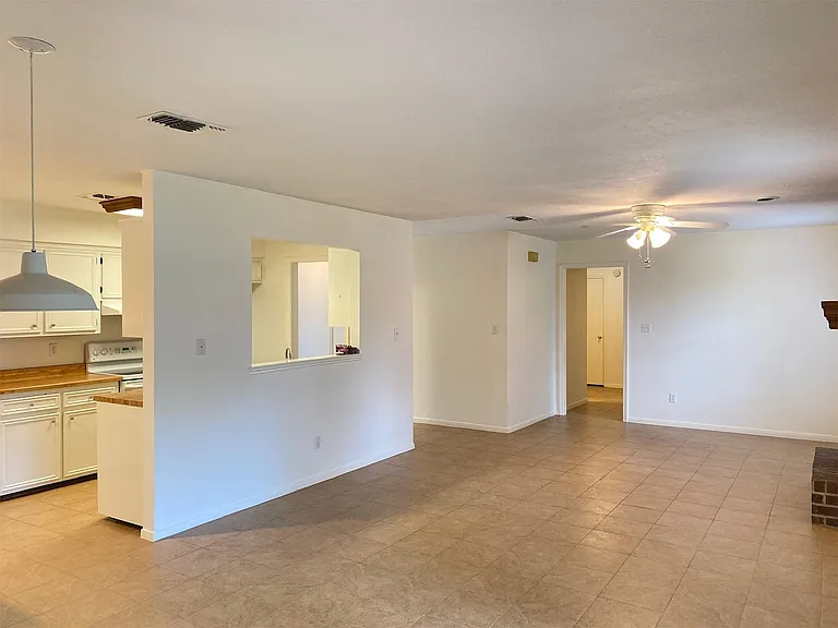 2733 Davis Ave — Photo 17