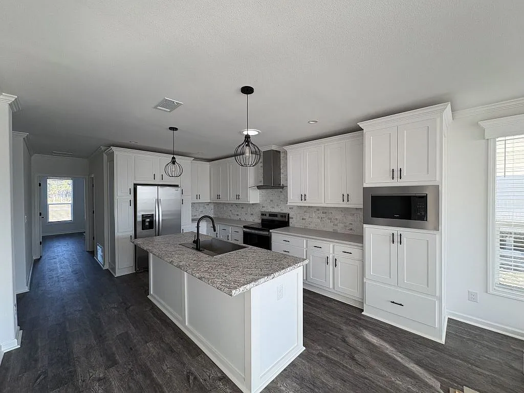 3 bed, 2.0 bath, 1460 sqft, $1,599 — Photo 2