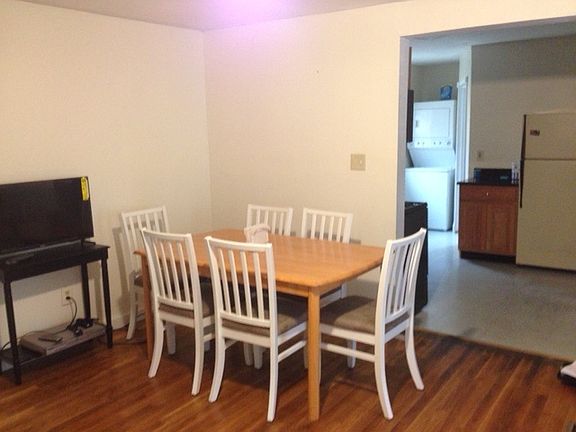 52 living room into kitchen 