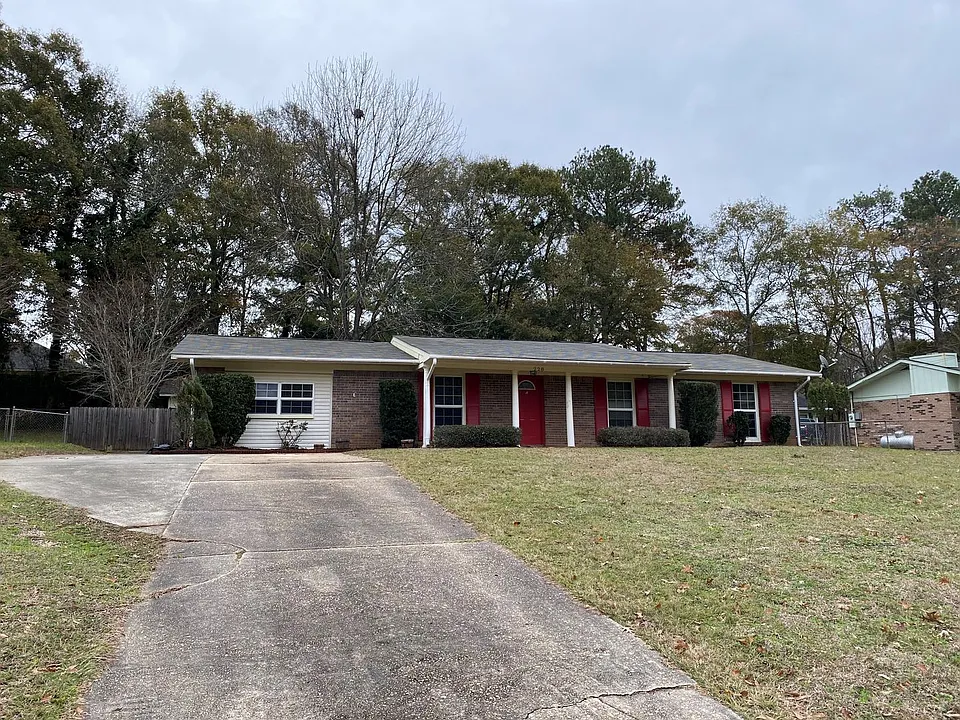 228 Yellowleaf Dr