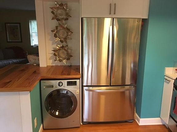 All-in-one European-style washer/dryer