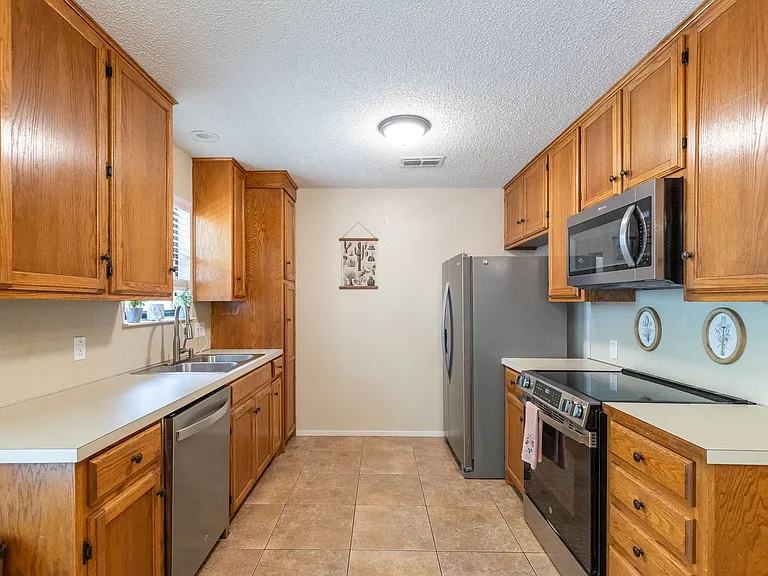 3818 Wake Forest Ln — Photo 10