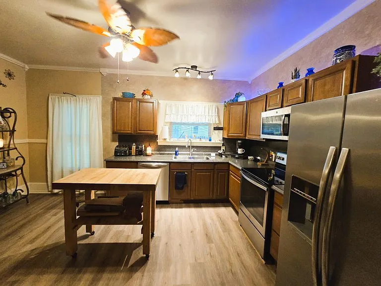205 W Green St — Photo 11