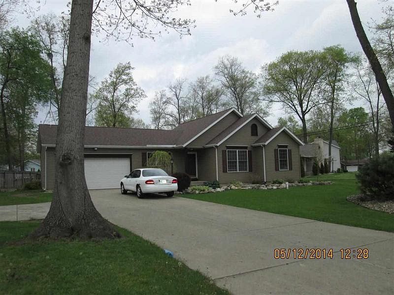 1st image of 25041 Fairoaks Dr