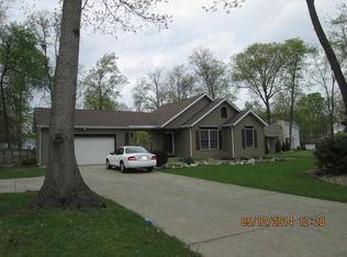 25041 Fairoaks Dr, South Bend, IN