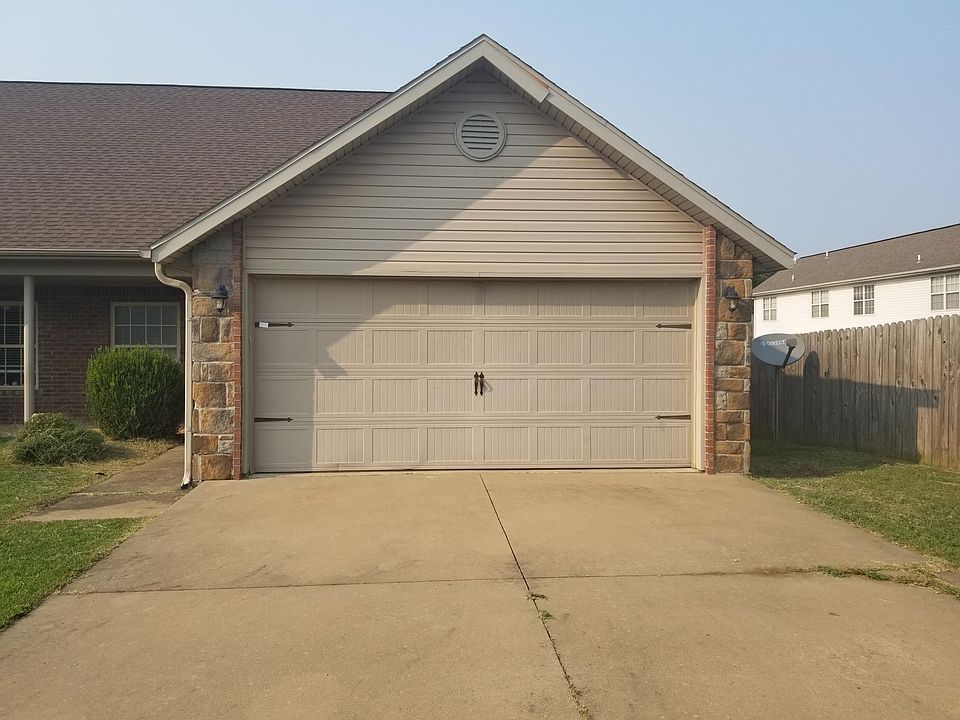 1st image of 3304 SW Deerfield Blvd #1