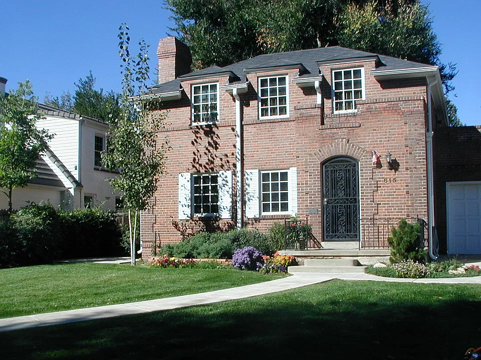 615 Locust St