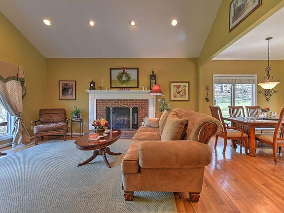 4th image of 404 Deerfield Cir
