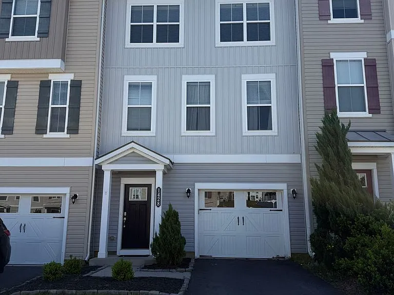 1428 Hudgins Farm Cir — Photo 1