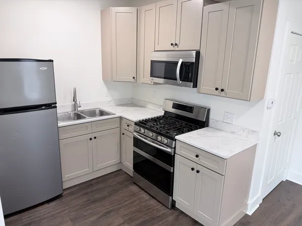 516 Broadway St #3, Niles, MI 49120