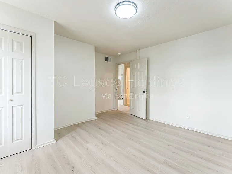 415 Simpson Ave — Photo 11