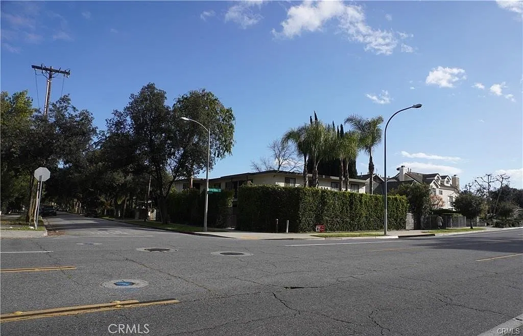 2 bed, 540 sqft, $2,600 — Photo 1
