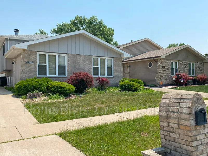 18023 Idlewild Dr photo 1