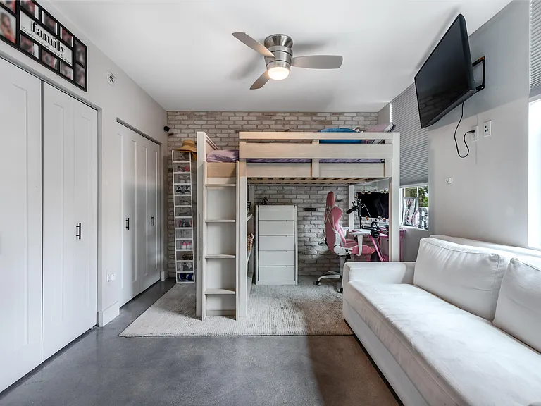 636 Fern St — Photo 7