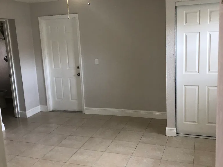 5317 NW 18th Ct — Photo 6