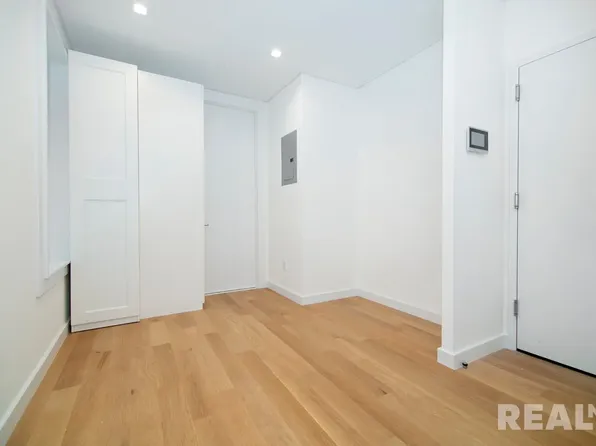 59 Thompson Street image 1 of 6