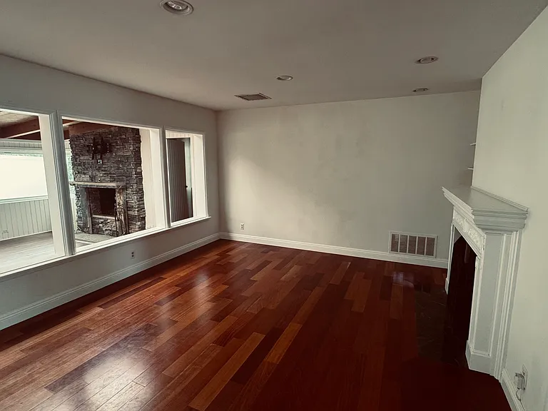 2820 N Buena Vista St — Photo 41