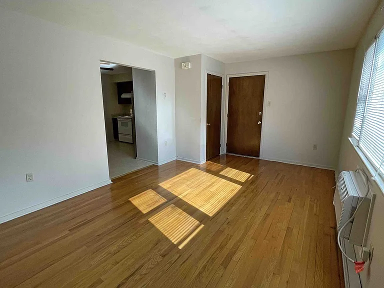 5 Commercial Dr — Photo 3