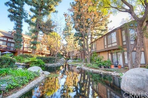 4th image of 13916 Edgewater Dr #105