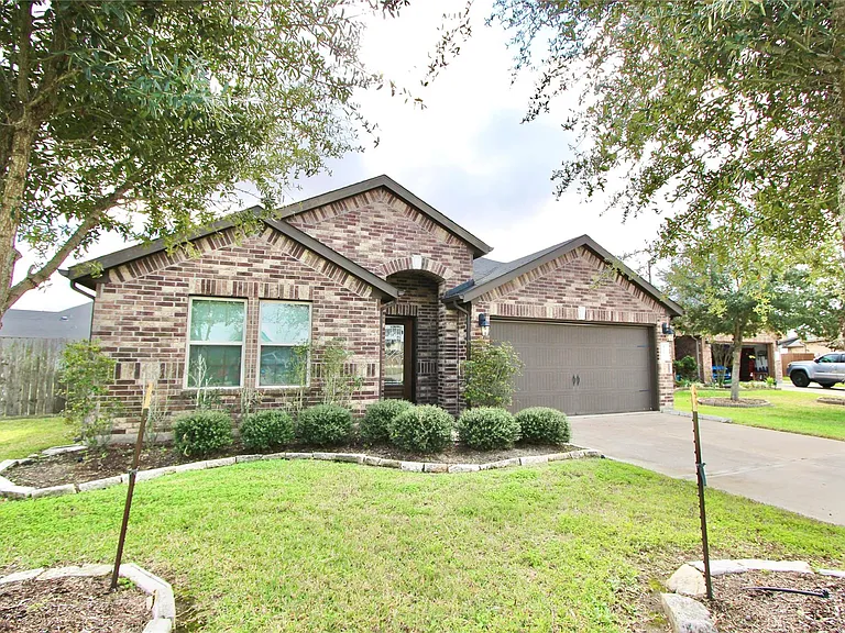 1303 Keaton Ct — Photo 2