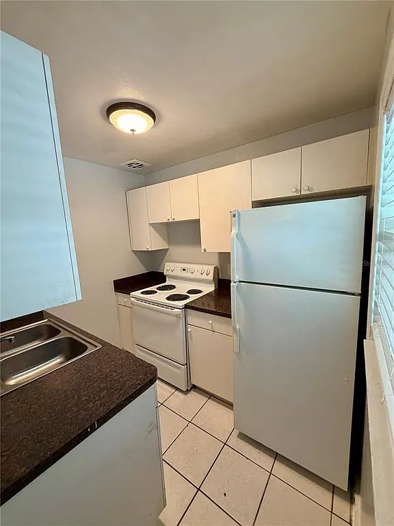 2 bed, 1.0 bath, 750 sqft, $1,350 — Photo 2