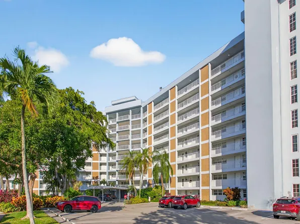 2940 N Course Drive #903, Pompano Beach, FL 33069