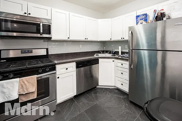 Rented by Mdrn Residential | media 18