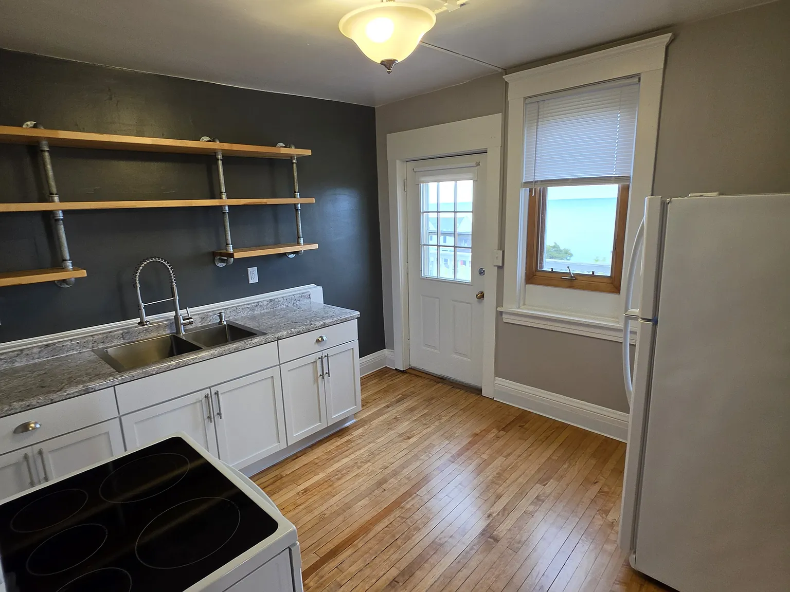 2 bed, 820 sqft, $1,775 — Photo 4