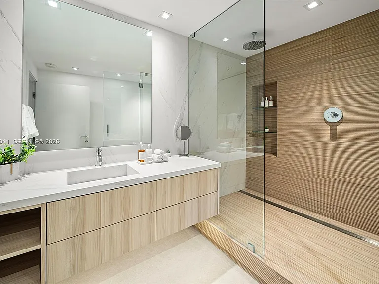 2301 Collins Ave #630 — Photo 34