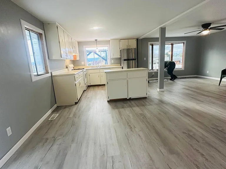 204 Phillips St — Photo 21