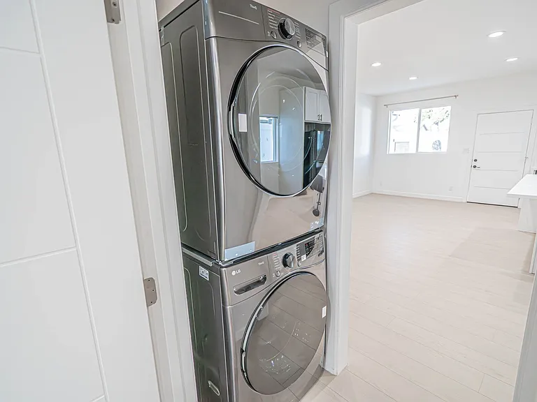 10941 Amestoy Ave — Photo 10