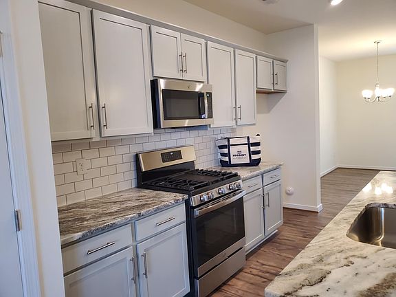 4th image of 10863 Ashton Poole Place Gln