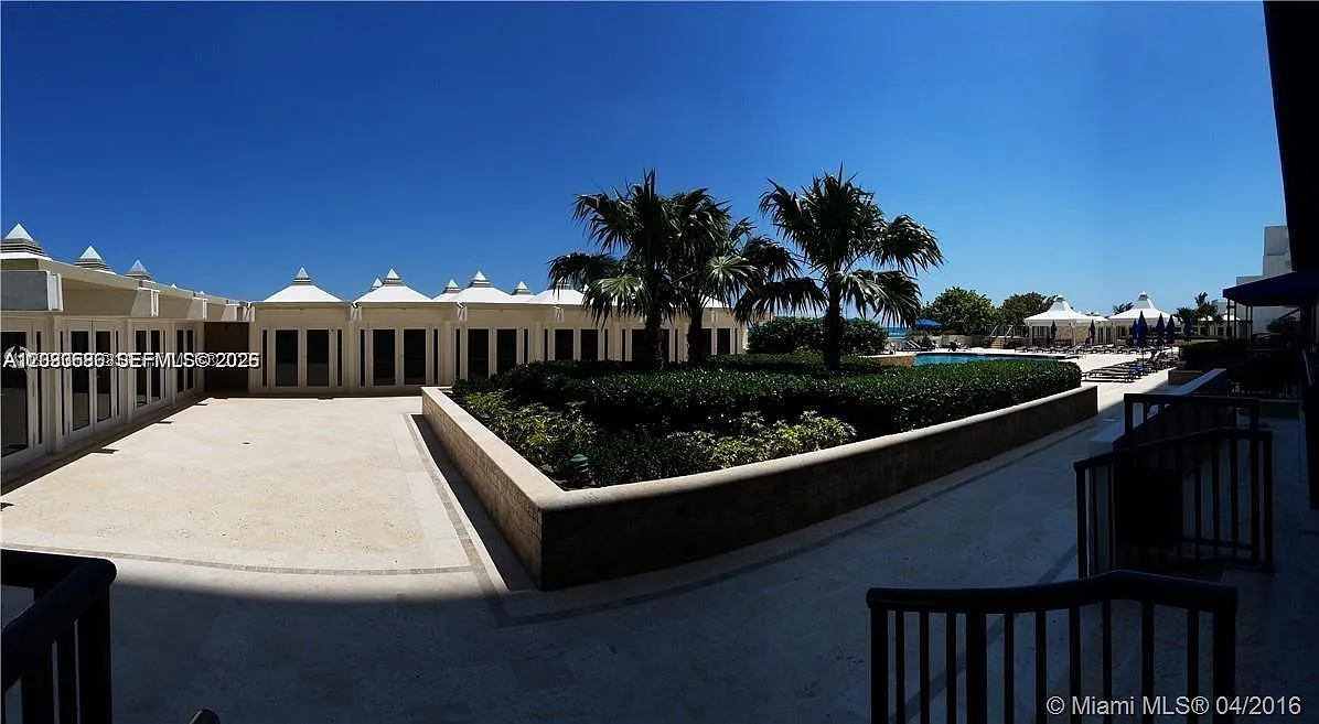 Oceanside Plaza Condo — Photo 4