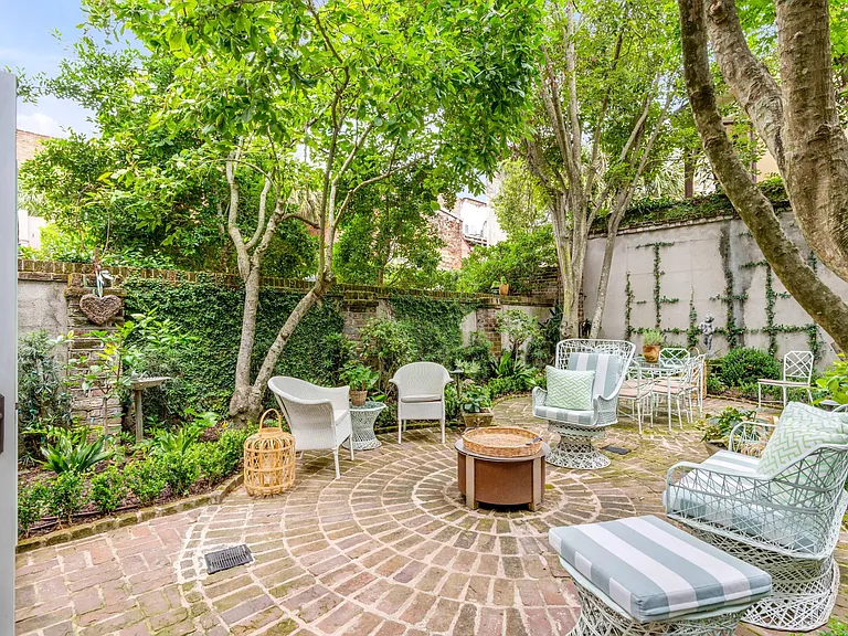 Garden with plenty of seating for guests, featuring a firepit by Breeo.