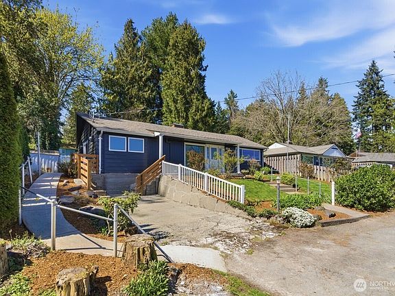 4th image of 2098 NE Sunrise Drive