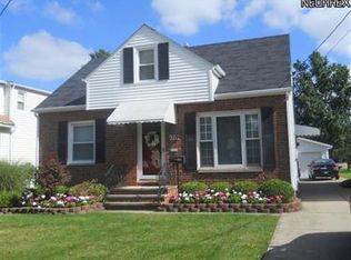 1719 Rockefeller Rd, Wickliffe, OH 44092