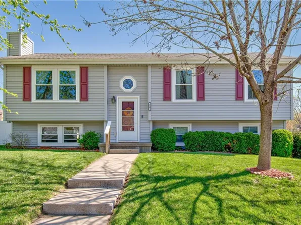 1601 N Blue Mills Rd, Independence, MO 64056