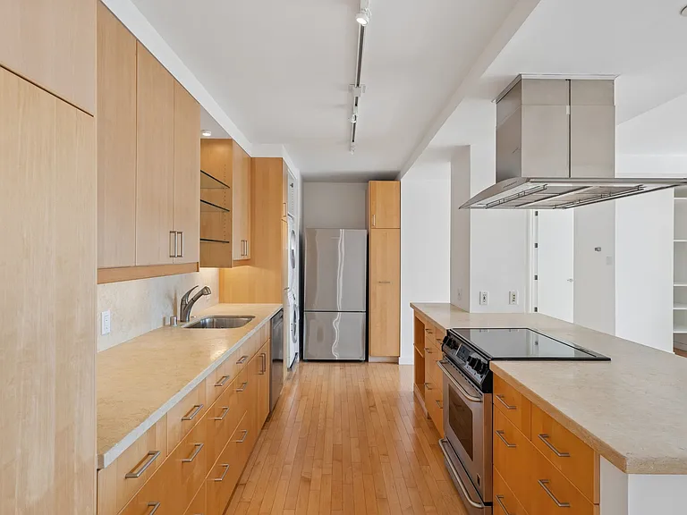 1835 Franklin St #301 — Photo 5