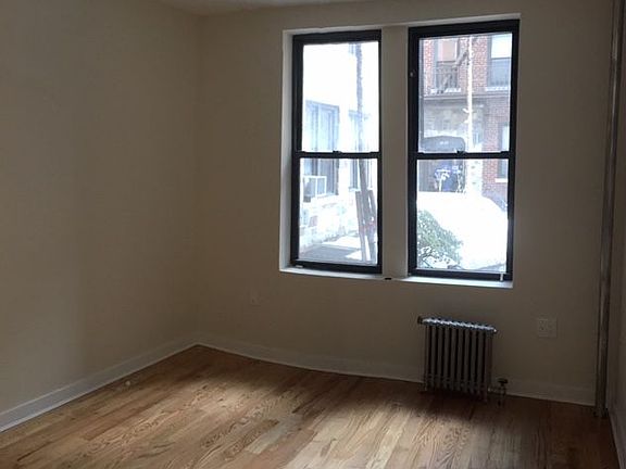 4th image of 3310 Crescent St APT 1E