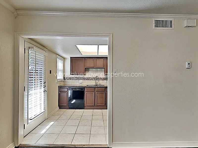 2 bed, 1.0 bath, 1027 sqft, $1,700 — Photo 4