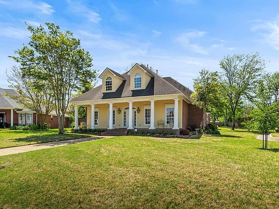 2nd image of 11 Dogwood Pl
